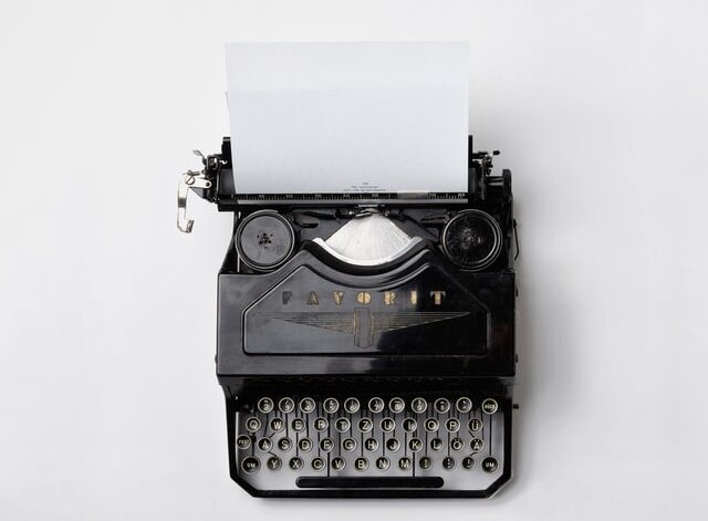 vintage typewriter - Photo by Florian Klauer for Unsplash