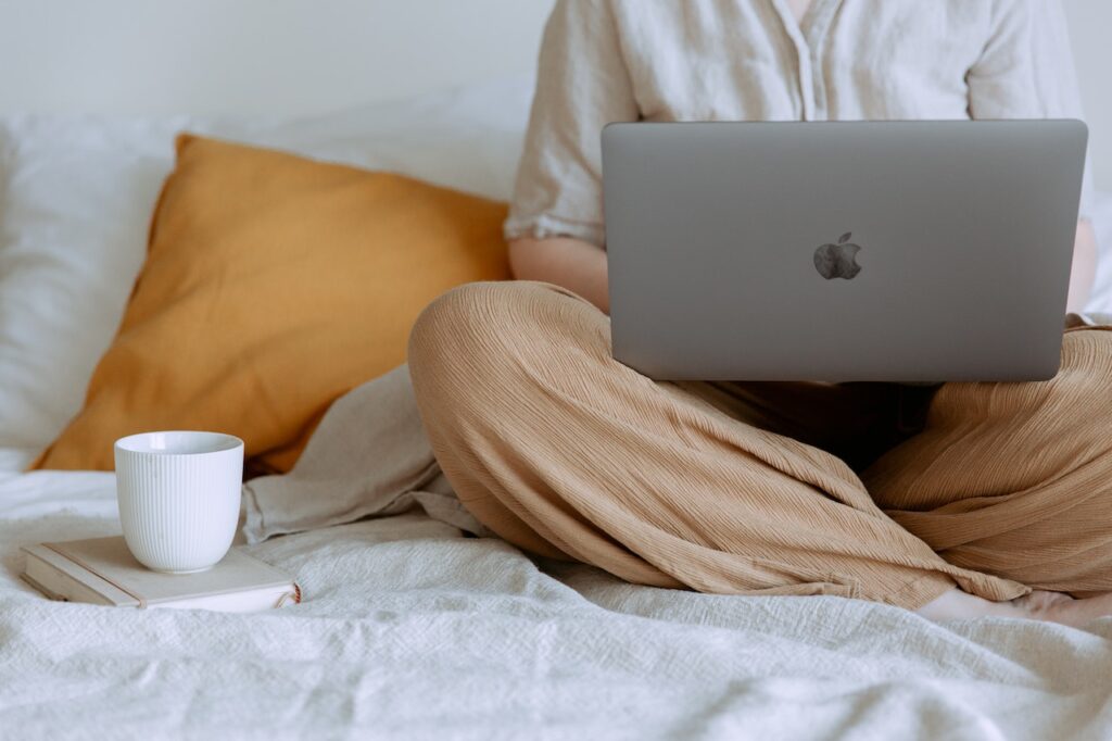 Writer writing their morning pages - Photo by Tatiana Syrikova