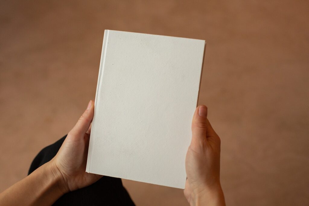 blank book ready for publishing - Photo by Monstera