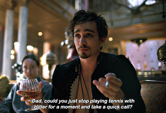 Robert Sheehan as Klaus Hargreeves in The Umbrella Academy - Create a fan-favorite character