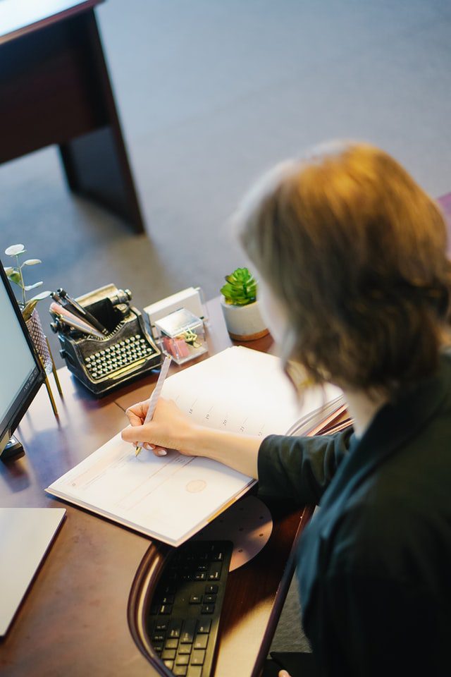 Literary agent making an appointment - Photo by Inera Isovic on Unsplash