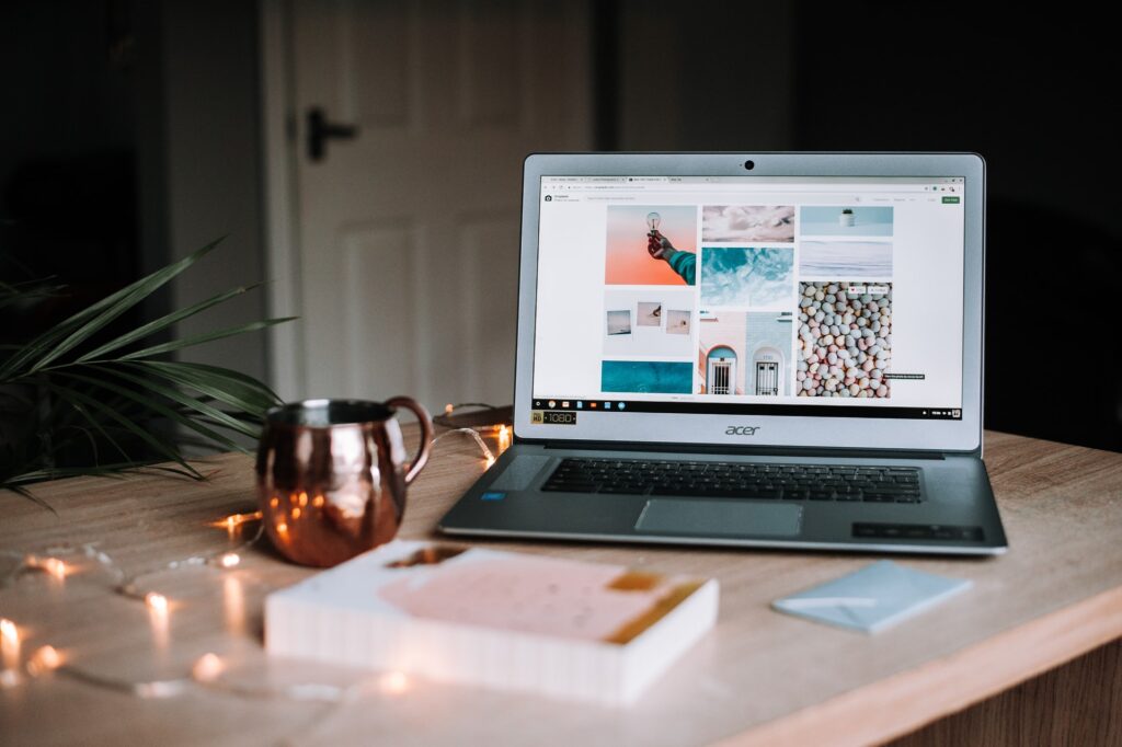 Author hub on laptop - Photo by Anete Lūsiņa on Unsplash