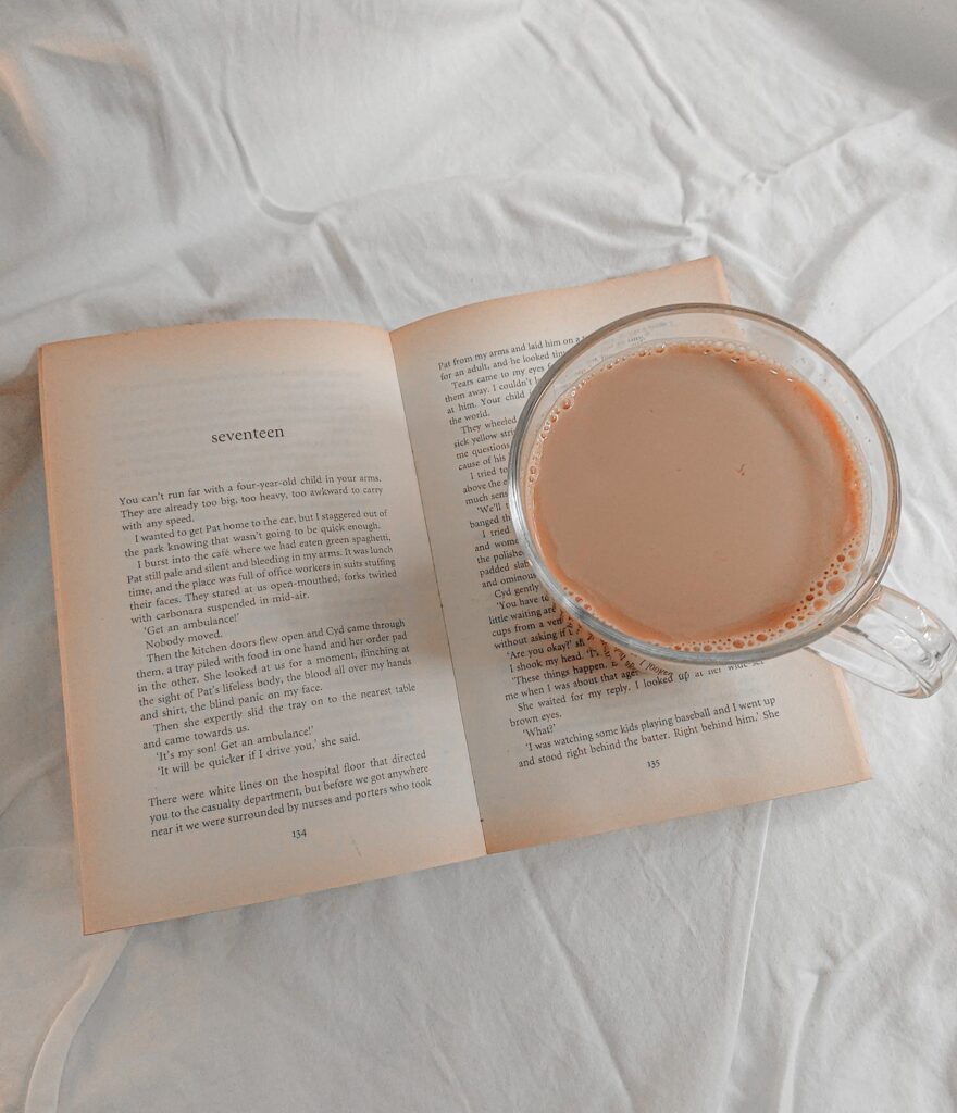 Chapter length with tea - Photo by Kaye RD for pexels