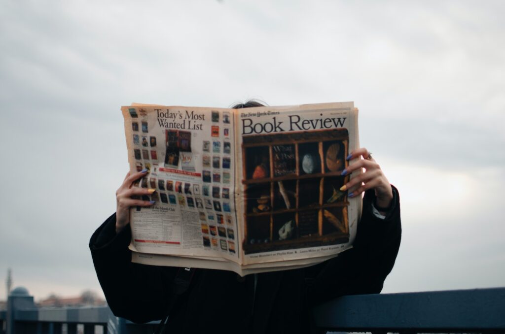 Book review - Photo by Gül Işık for Pexels
