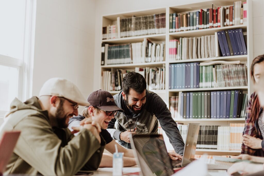 Writing group - Photo by Priscilla Du Preez on Unsplash