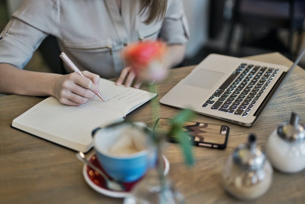 Writing an author bio - Photo by Judit Peter for Pexels