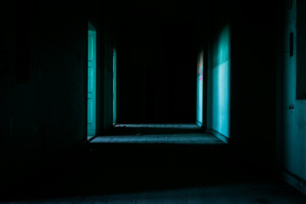 Abandoned spooky corridor - Photo by Kamil Feczko on Unsplash


