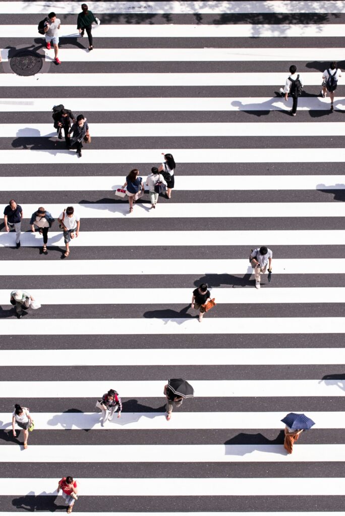 People crossing the road - STEAL method of characterization - Photo by Ryoji Iwata on Unsplash